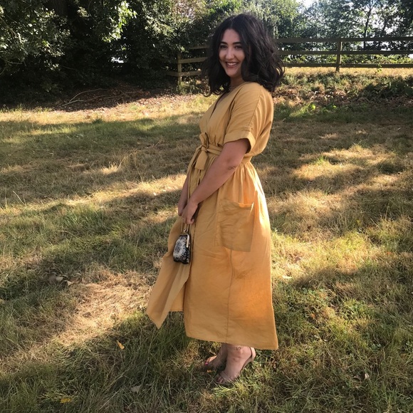 Meet your Posher, Tavia - Picture 1 of 1